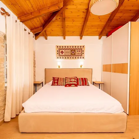 Leon - Old - 6 People Villa *