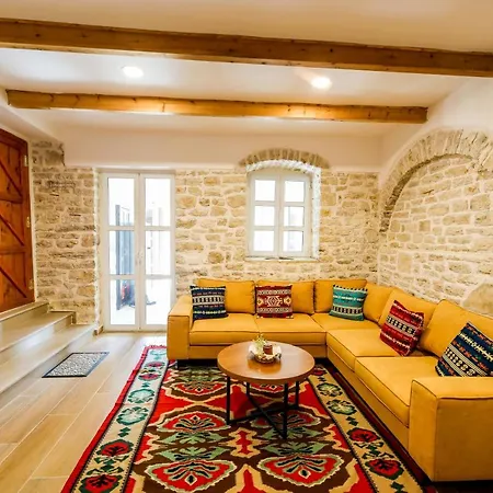 Villa Leon - Old - 6 People Qeparo