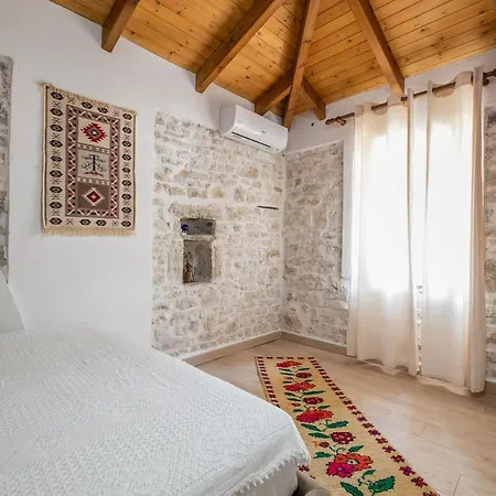 Leon - Old - 6 People Villa Qeparo