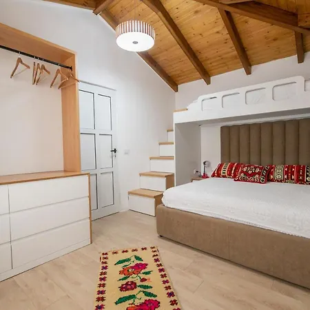 Leon - Old - 6 People Villa *